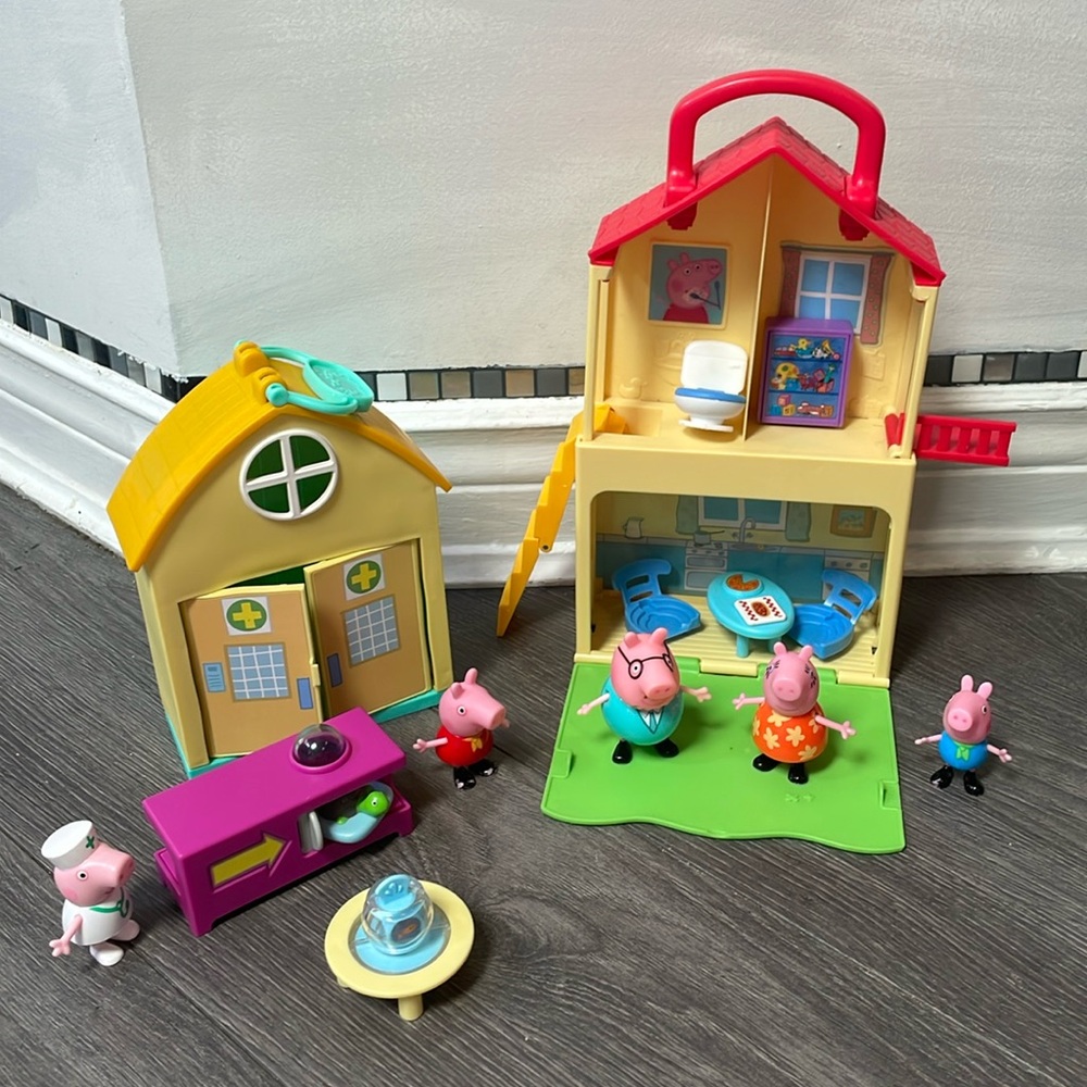 2003 Peppa Pig Dollhouse Pop & Play 12” Expandable Home & vet playset